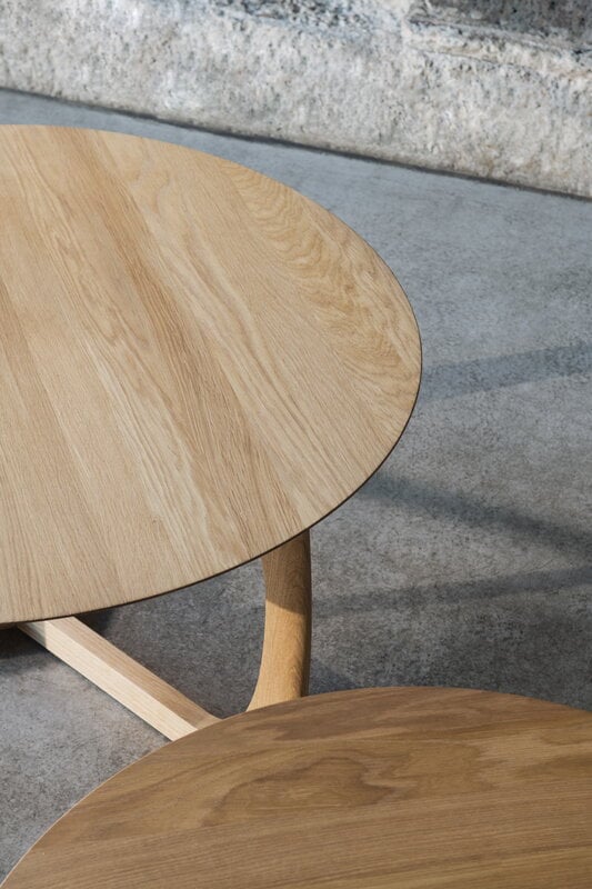 Møbel Copenhagen Lili lounge table, medium, 75 cm, oiled oak, decoration image