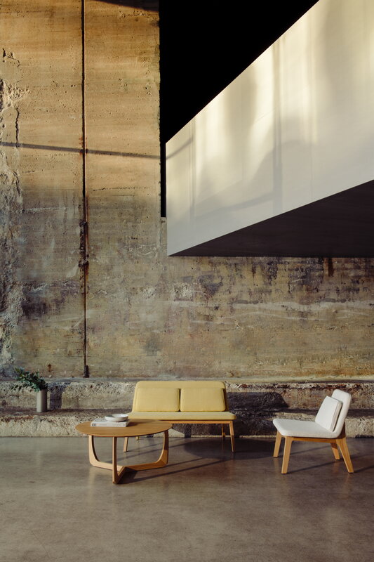 Møbel Copenhagen Lili lounge table, large, 90 cm, oiled oak, decoration image