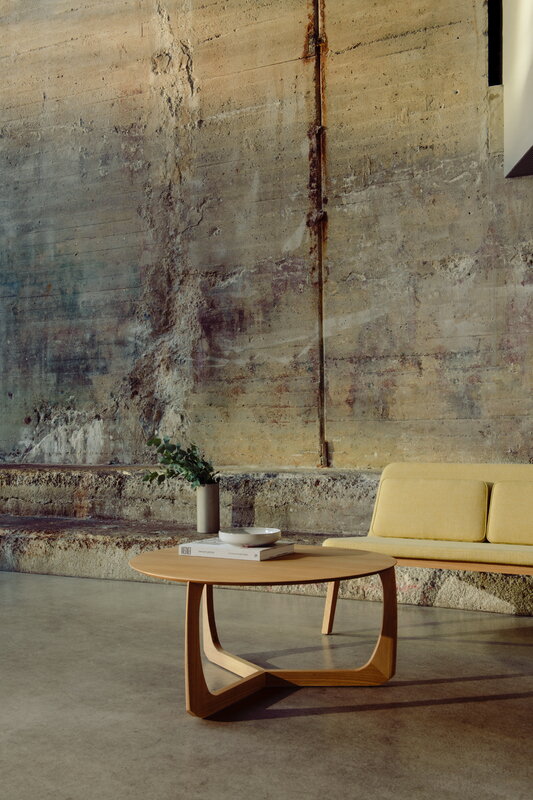 Møbel Copenhagen Lili lounge table, medium, 75 cm, oiled oak, decoration image