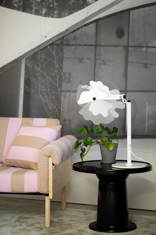 Innolux Perhonen table lamp, white, decoration image