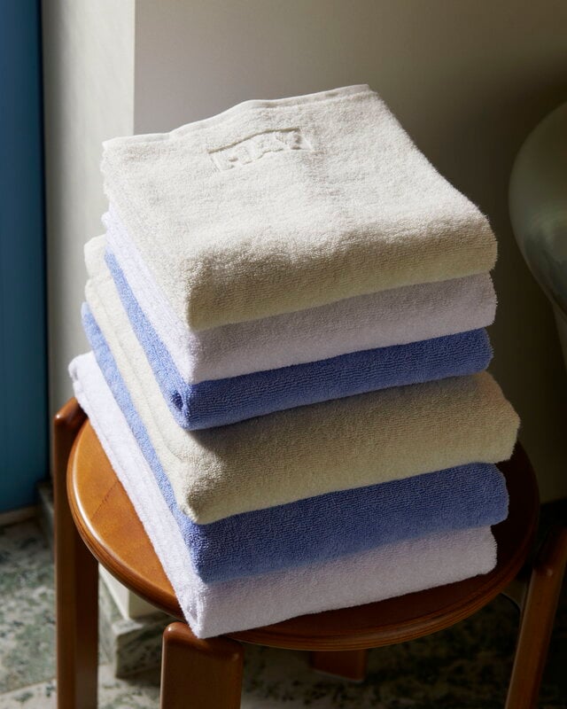https://media.fds.fi/decor_image/800/Mono_Hand_Towel_cream_white_sky_blue_Mono_Bath_Towel_cream_white_sky_blue.jpg