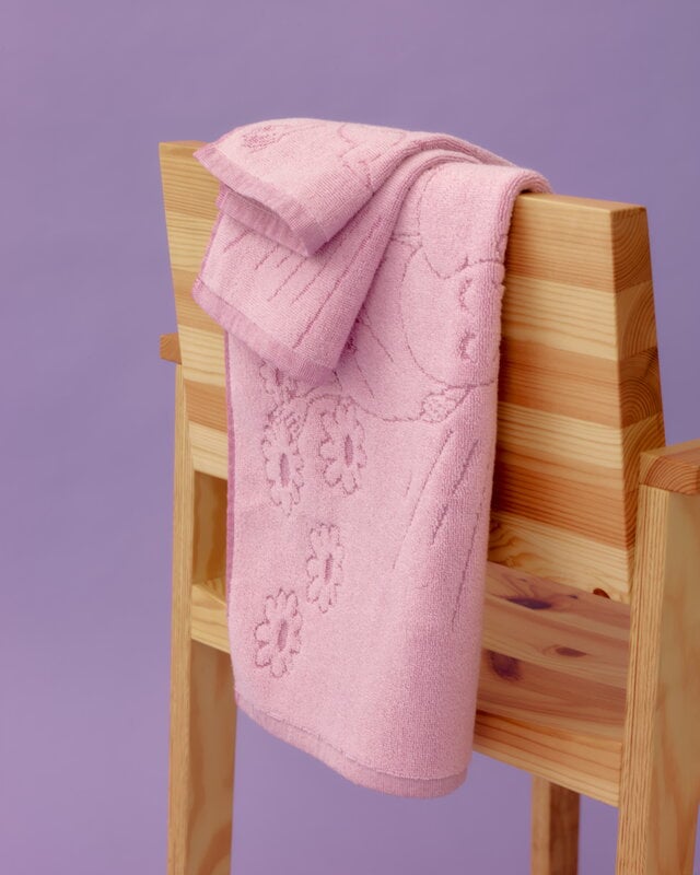 Moomin Arabia Serviette de bain Moomin, 70 x 140 cm, Sweethearts rose, image décorative