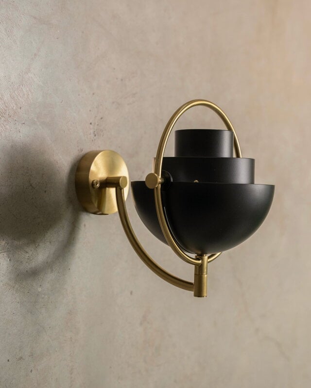 GUBI Multi-Lite wall lamp, brass - black semi-matt, decoration image
