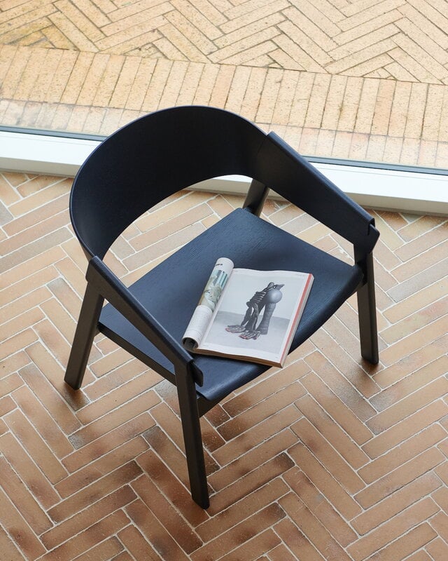 Muuto Cover lounge chair, black, decoration image