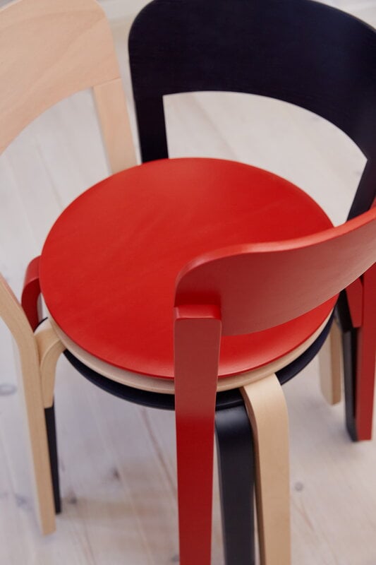 TAKT T22 Turn chair, Japan red, decoration image