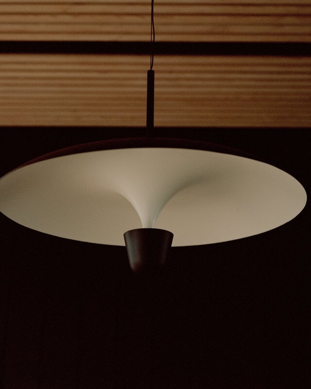 New Works Lámpara colgante Kantarell, 55 cm, negro - blanco, imagen de decoración