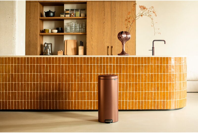 Brabantia newIcon pedal bin, 30 L, warm bronze, decoration image