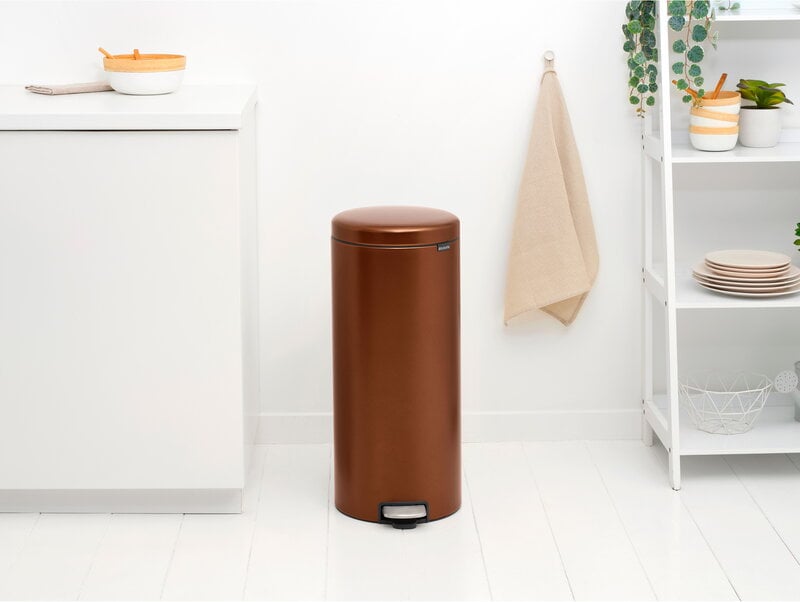 Brabantia newIcon pedal bin, 30 L, warm bronze, decoration image