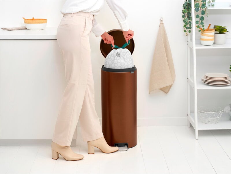 Brabantia newIcon pedal bin, 30 L, warm bronze, decoration image