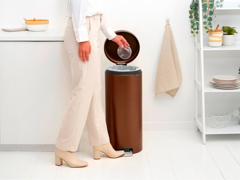 Brabantia newIcon pedal bin, 30 L, warm bronze, decoration image