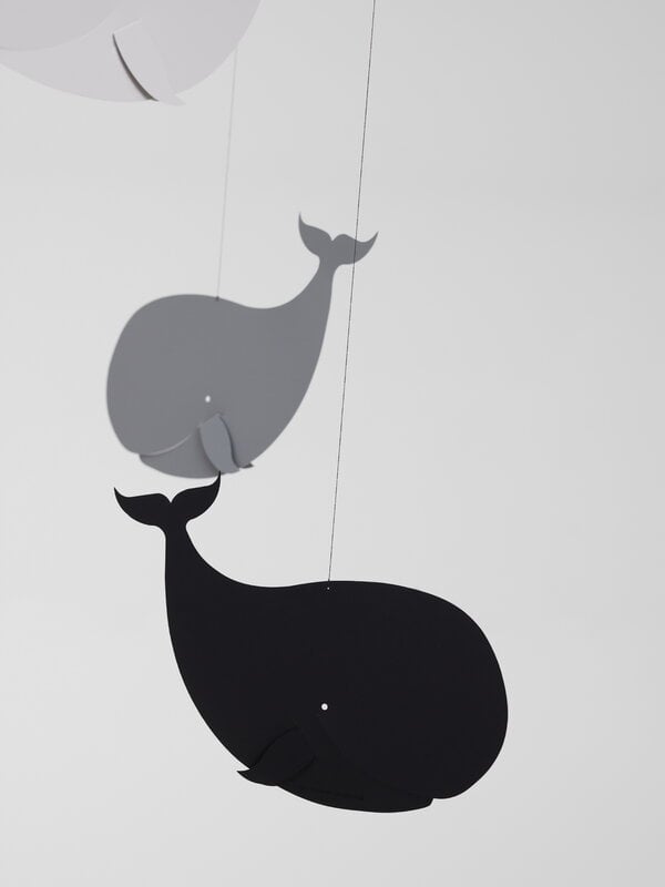 Flensted Mobiles Happy Whales mobile, harmaa, näkymä 2