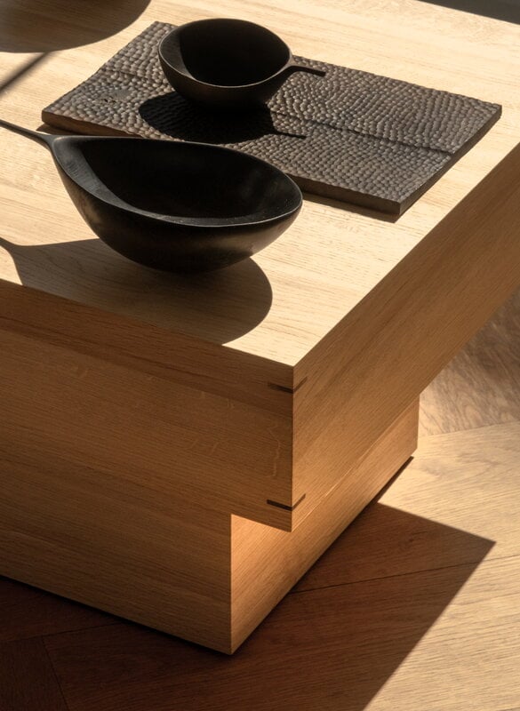 Karimoku Case N-CT02 coffee table, 60 x 70 cm, lacquered oak, decoration image