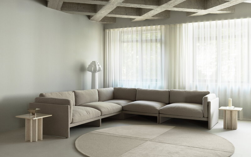 Normann Copenhagen Level rug, 280 cm, warm grey, decoration image