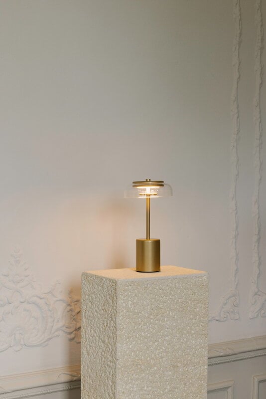 Nuura Lampe de table portable Blossi Mini, Nordic gold - transparent, image décorative