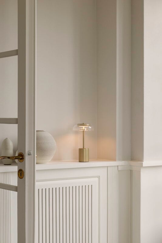 Nuura Lampe de table portable Blossi Mini, Nordic gold - transparent, image décorative