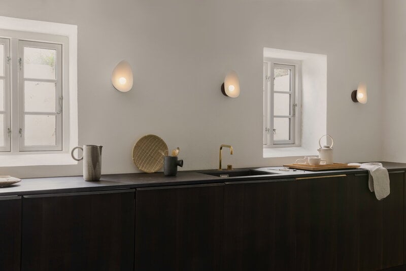 Nuura Florii 1 wall lamp, dark bronze - white, decoration image