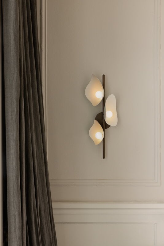 Nuura Florii 3 wall lamp, dark bronze - white | Finnish Design Shop