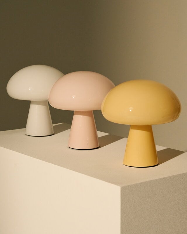 GUBI Obello lámpara de mesa portátil, amarillo suave, imagen de decoración