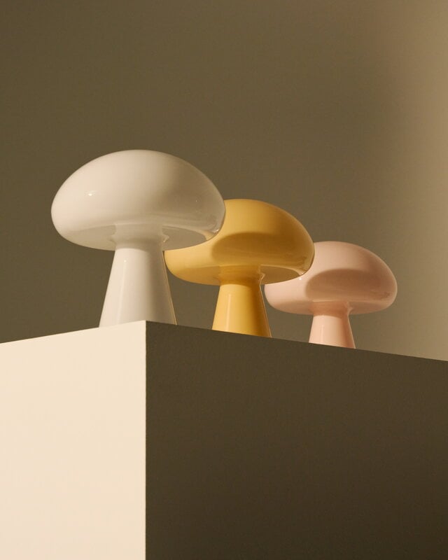 GUBI Obello lámpara de mesa portátil, amarillo suave, imagen de decoración