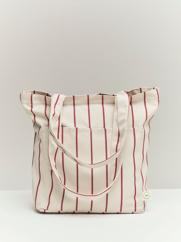 HAY Outdoor Market tote bag, beige - striscia rossa, immagine decorativa