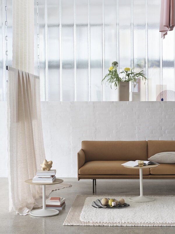 Muuto Outline sofa, 3-seater, black - Refine leather cognac, decoration image