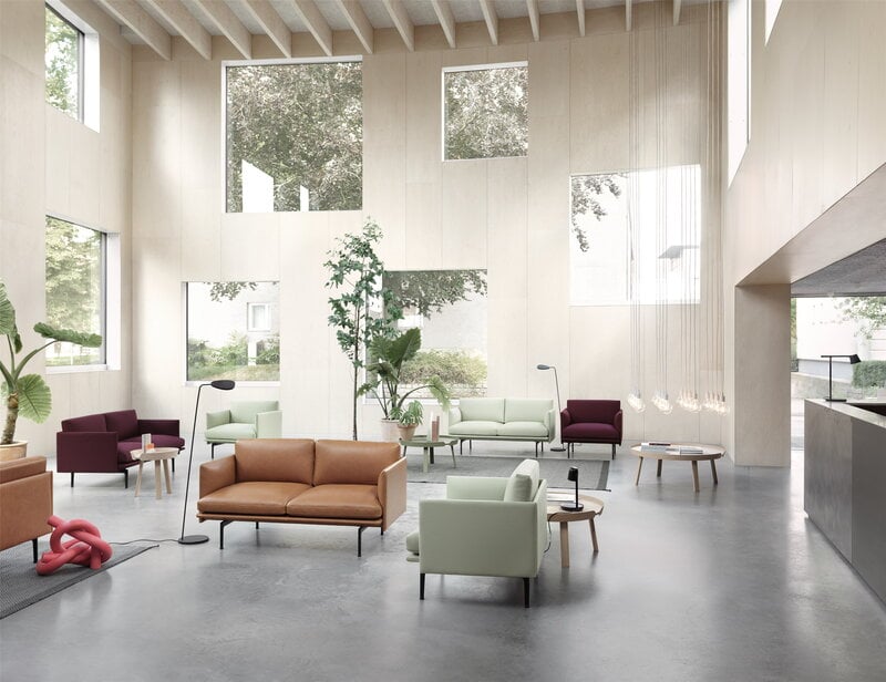 Muuto Outline Sofa, 2-Sitzer, schwarzes Metall - Refine Leder Cognac, dekorationsbild