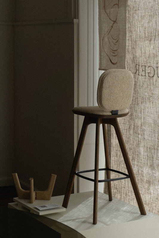 Brdr. Krüger Pauline Comfort bar stool, 75 cm, fumed oak - Moss cream, decoration image