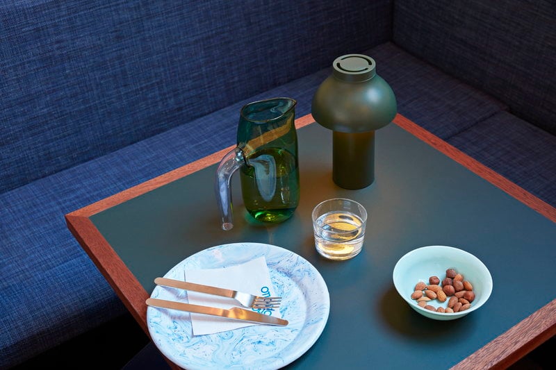 https://media.fds.fi/decor_image/800/PC-Portable-olive_Jug-green_Soft-Ice-Dinner-Plate-blue.jpg