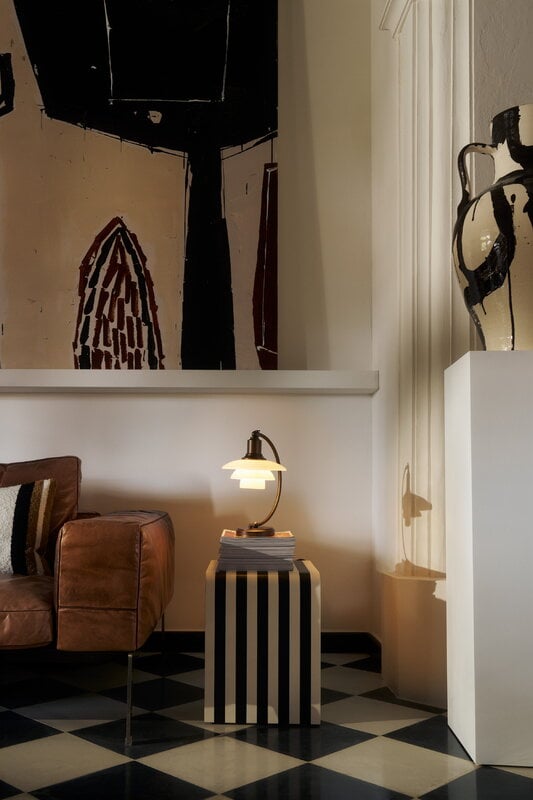 Louis Poulsen PH 2/2 Luna table lamp, aged brass - opal white, decoration image