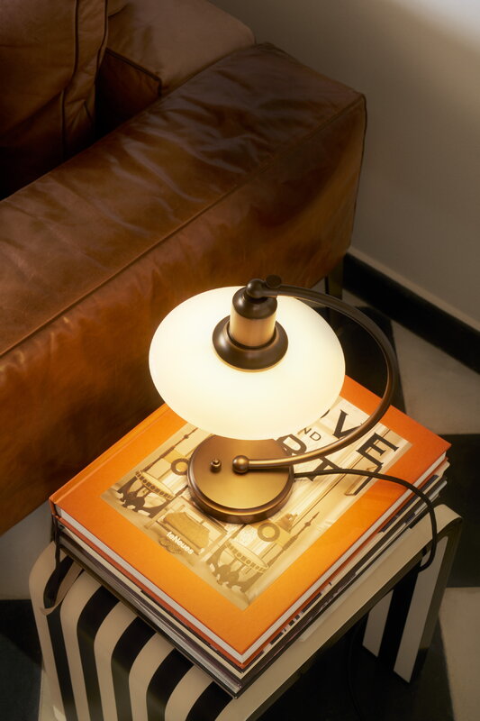 Louis Poulsen PH 2/2 Luna table lamp, aged brass - opal white, decoration image