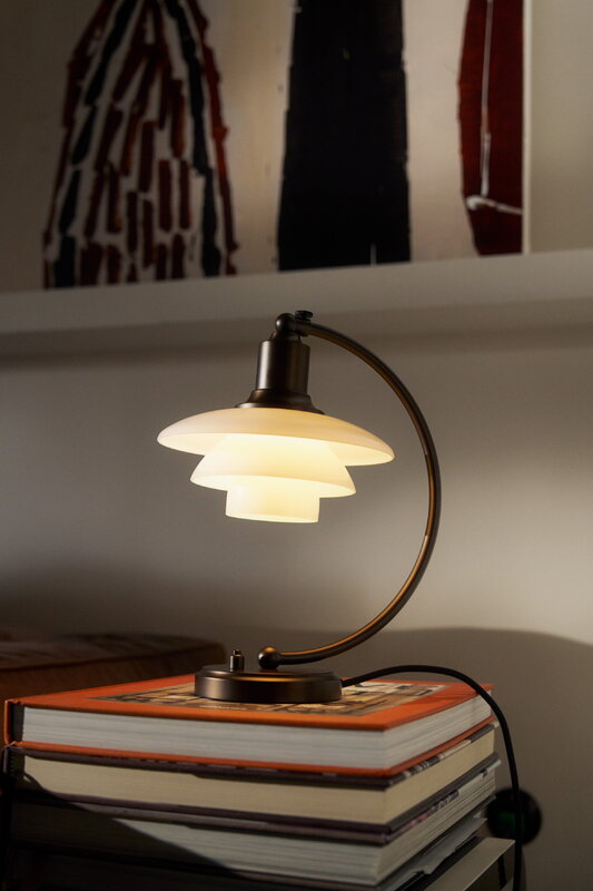 Louis Poulsen PH 2/2 Luna table lamp, aged brass - opal white, decoration image