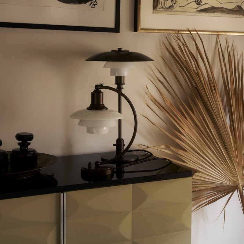Louis Poulsen PH 2/2 Luna table lamp, aged brass - opal white, decoration image