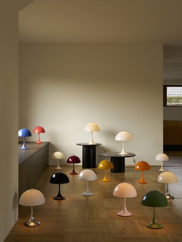 Louis Poulsen Panthella 320 table lamp, opal white, decoration image