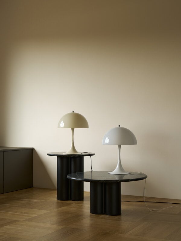 Louis Poulsen Panthella 320 table lamp, opal white, decoration image