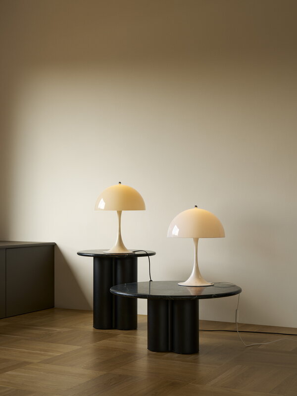Louis Poulsen Panthella 320 table lamp, opal white, decoration image