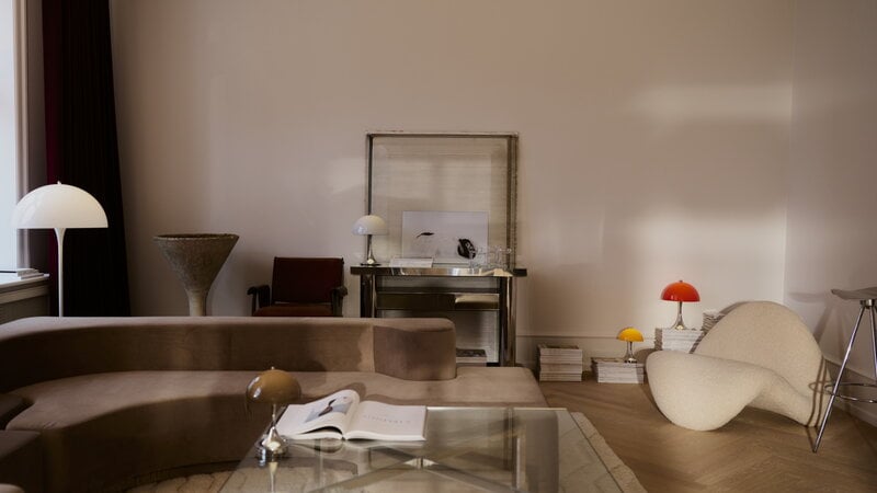 Louis Poulsen Panthella The Originals 160 Portable V3 table lamp, opal brown - chrome, decoration image