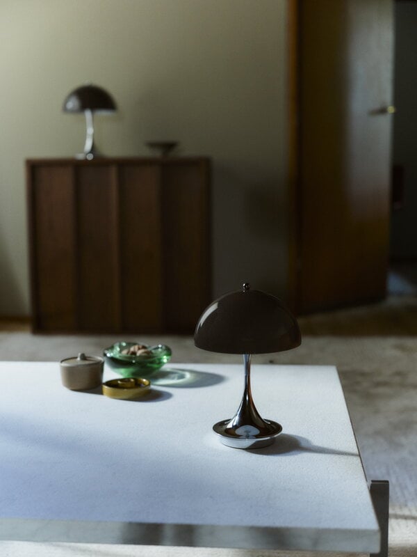Louis Poulsen Panthella The Originals 160 Portable V3 table lamp, opal brown - chrome, decoration image