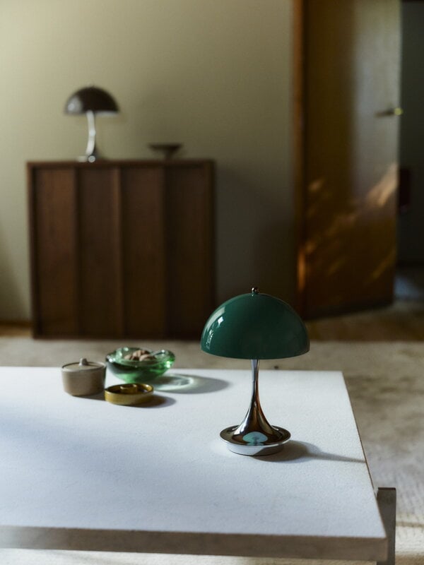 Louis Poulsen Panthella The Originals 160 Portable V3 table lamp, opal green - chrome, decoration image