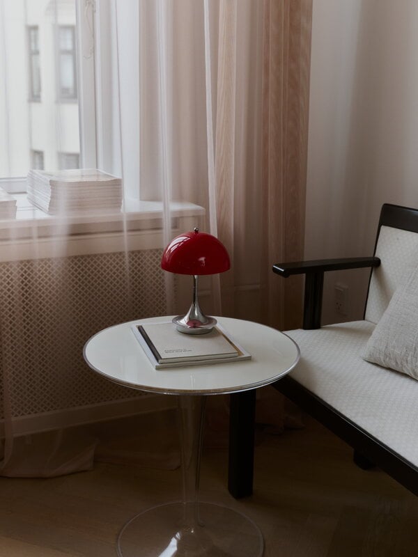 Louis Poulsen Panthella The Originals 160 Portable V3 table lamp, opal red - chrome, decoration image