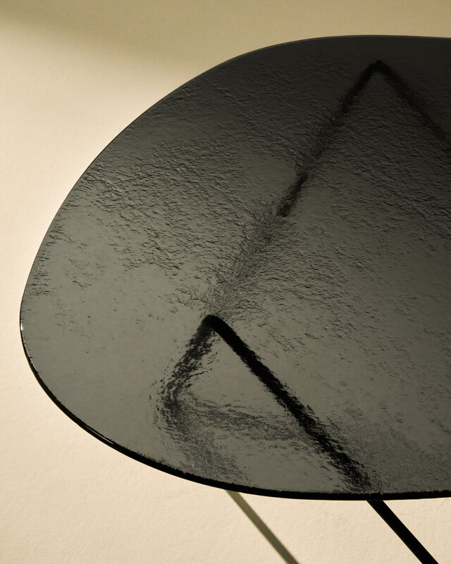 GUBI Pedrera coffee table, black - smoke structured glass, decoration image