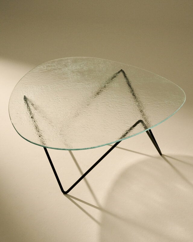 GUBI Pedrera coffee table, black - transparent structured glass, decoration image