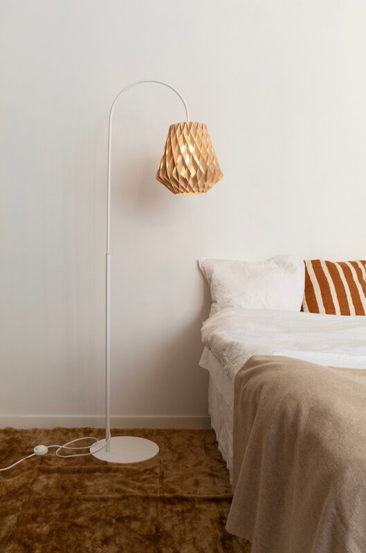 Pilke Lights Pilke Signature 28 floor lamp, white - birch, decoration image