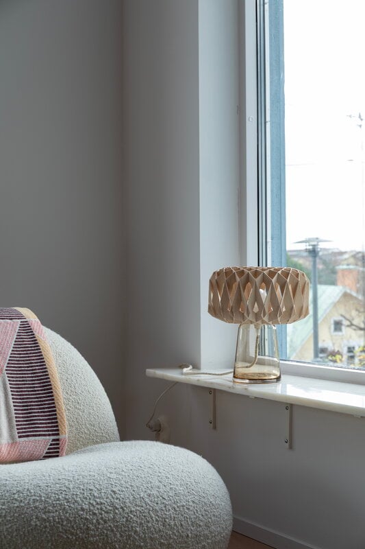 Pilke Lights Pilke Signature 25 pöytävalaisin, meripihka - koivu, sisustuskuva
