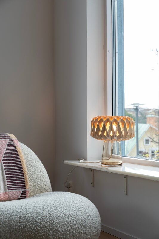 Pilke Lights Pilke Signature 25 pöytävalaisin, meripihka - koivu, sisustuskuva