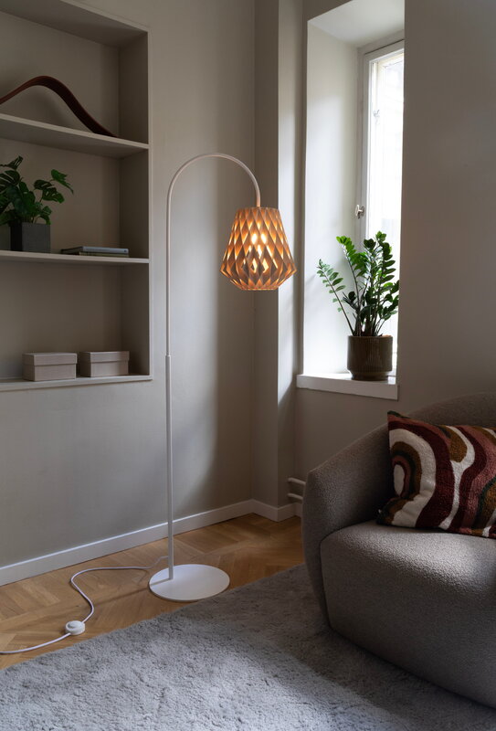 Pilke Lights Pilke Signature 28 floor lamp, white - birch, decoration image