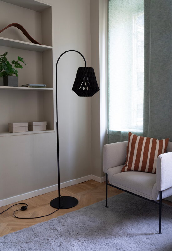 Pilke Lights Pilke Signature 28 lampe de sol, noir, image décorative