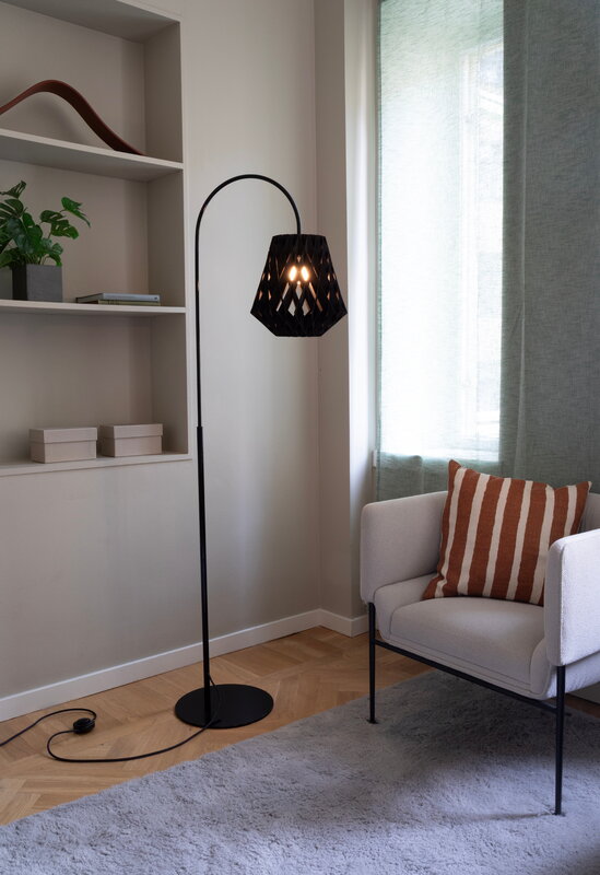 Pilke Lights Pilke Signature 28 lampe de sol, noir, image décorative