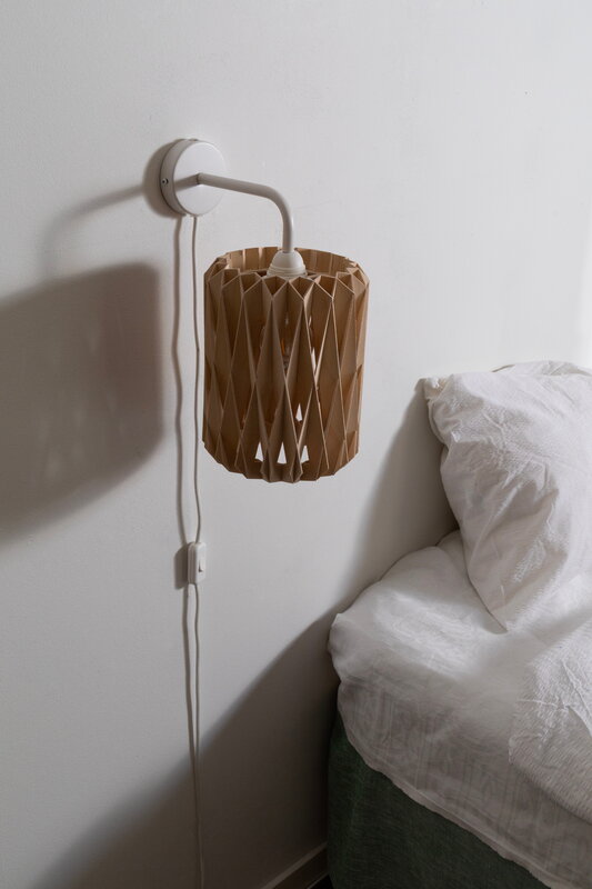 Pilke Lights Pilke Signature 18 varrellinen seinävalaisin, koivu, sisustuskuva