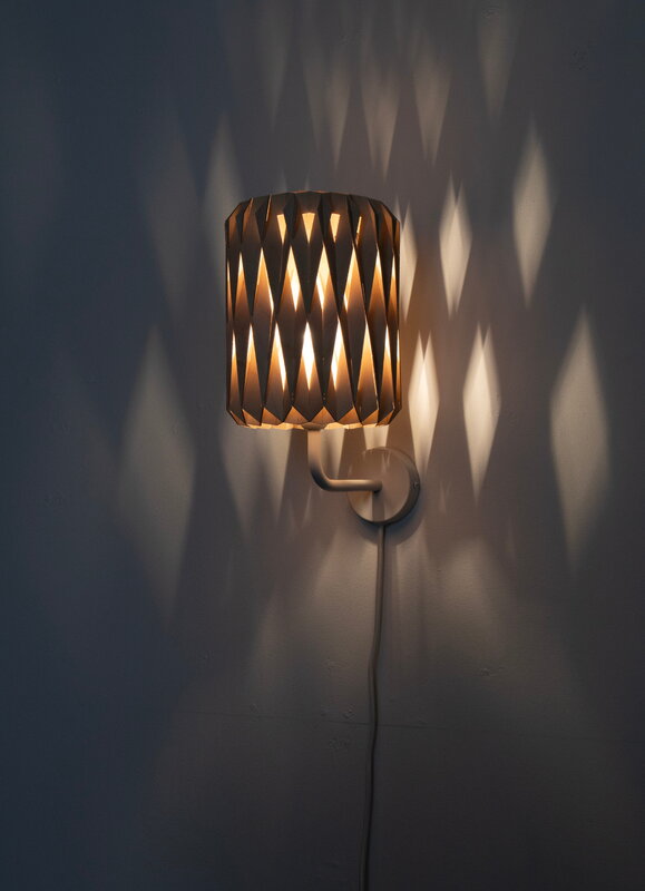 Pilke Lights Pilke Signature 18 varrellinen seinävalaisin, koivu, sisustuskuva