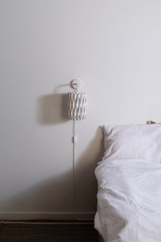 Pilke Lights Pilke Signature 18 varrellinen seinävalaisin, valkoinen, sisustuskuva